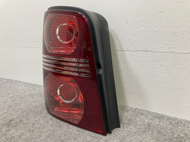 新品!トゥーラン 1T系 左 テールランプ/ライト/レンズ ハロゲン HELLA 1T0.945.095N/111K 1T0945095N フォルクスワーゲン(147086)