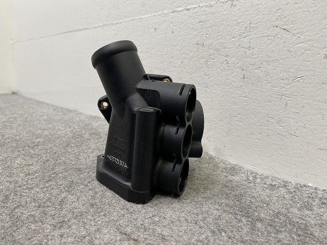 新品!Vクラス W638 純正  サーモスタット ハウジング 021121117A A0002030061 未塗装 メルセデスベンツ(147102)