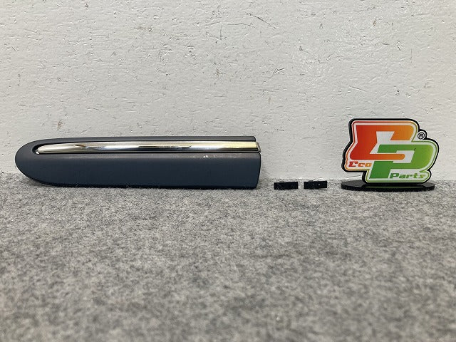 新品!Cクラス W203 純正 左 フロント フェンダー モール A20369047629999 サフ メルセデスベンツ(147170)