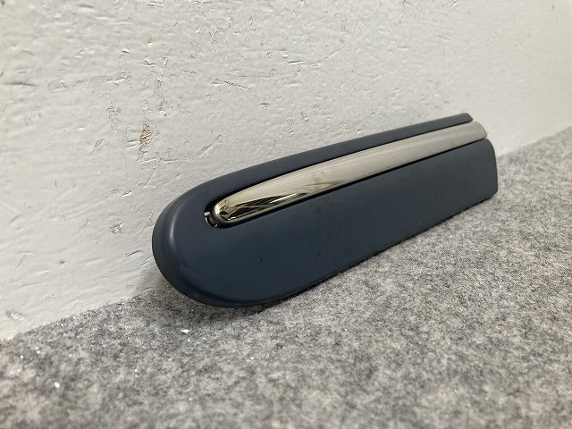 新品!Cクラス W203 純正 左 フロント フェンダー モール A20369047629999 サフ メルセデスベンツ(147170)