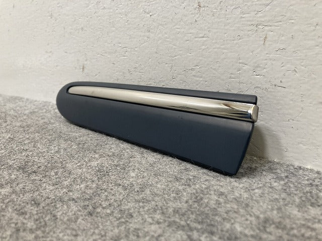 新品!Cクラス W203 純正 左 フロント フェンダー モール A20369047629999 サフ メルセデスベンツ(147170)