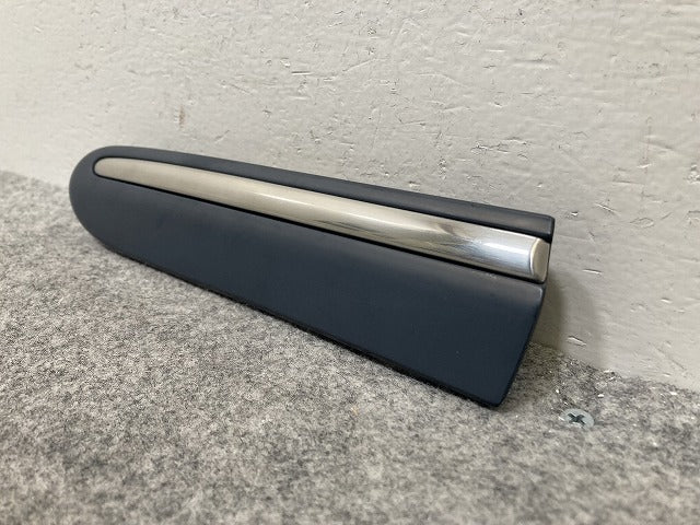 新品!Cクラス W203 純正 左 フロント フェンダー モール A20369047629999 サフ メルセデスベンツ(147172)