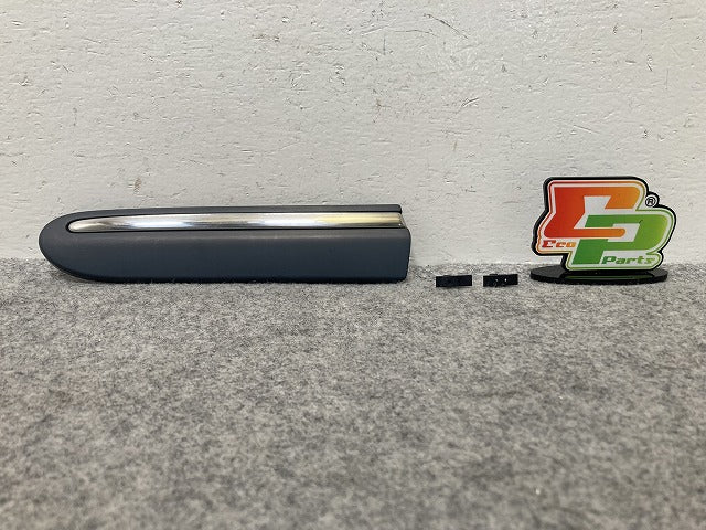 新品!Cクラス W203 純正 左 フロント フェンダー モール A20369047629999 サフ メルセデスベンツ(147173)