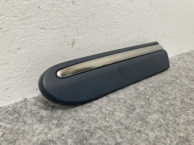 新品!Cクラス W203 純正 左 フロント フェンダー モール A20369047629999 サフ メルセデスベンツ(147173)
