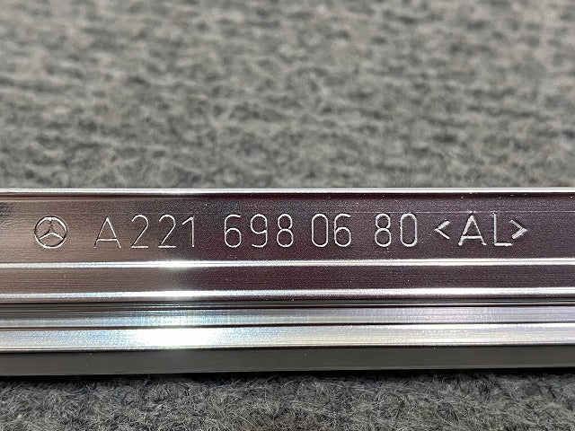 新品!Sクラス W221 純正 右 リア ドア ウィンドウ フレーム トリム A2216980680 メッキ メルセデスベンツ(147184)