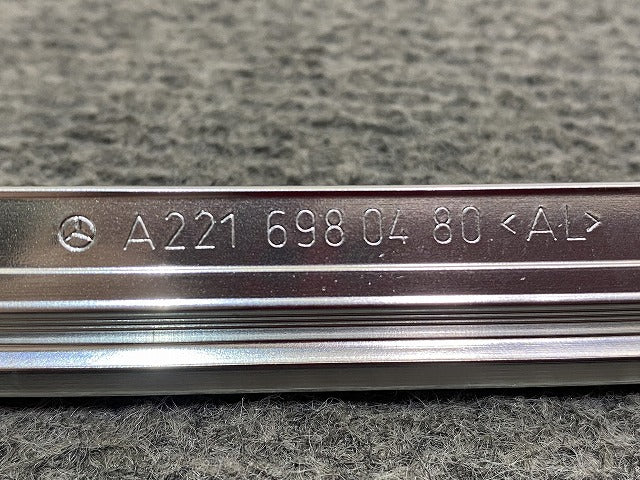 新品!Sクラス W221 純正 右 リア ドア ウィンドウ フレーム/アッパー フレーム A221 698 04 80 A2216980480 メッキ(147204)