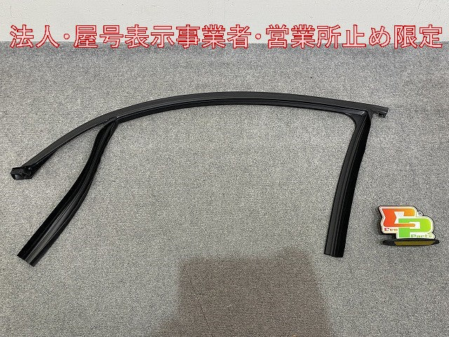 新品!3シリーズ E90 純正 左 フロント ドア ウィンドウ ガイド 51.21 7 060 241 51337060241 BMW(147222)