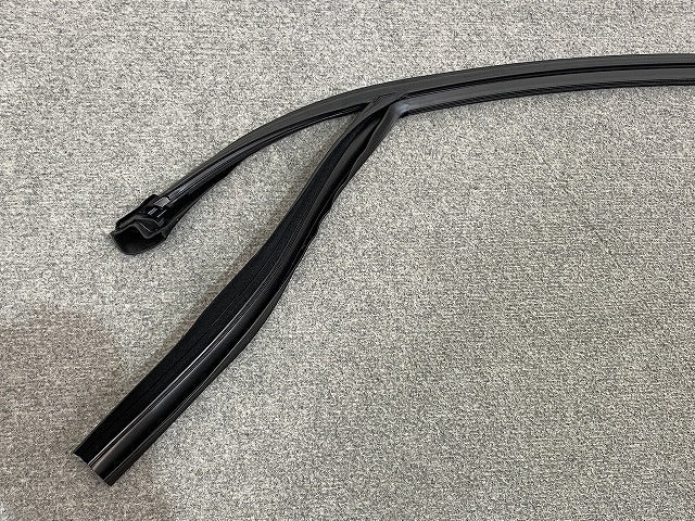 新品!3シリーズ E90 純正 左 ウィンドウ ガイド 51.21 7 060 241 51337060241 BMW(147223)