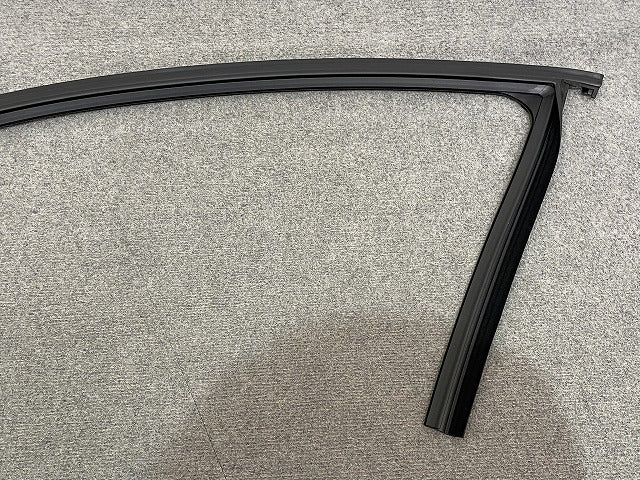 新品!3シリーズ E90 純正 左 ウィンドウ ガイド 51.21 7 060 241 51337060241 BMW(147224)