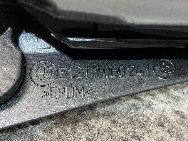 新品!3シリーズ E90 純正 左 ウィンドウ ガイド 51.21 7 060 241 51337060241 BMW(147224)