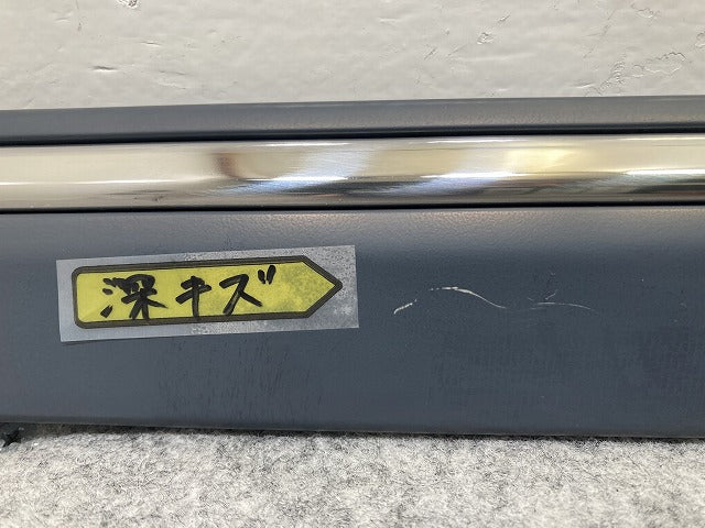 新品!Cクラス W203 純正 左 フロント ドア モール A 203 690 4962 A20369049629999 サフ メルセデスベンツ(147245)