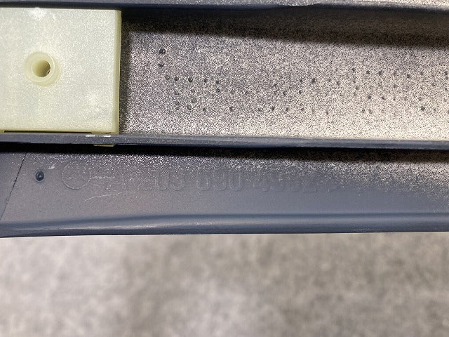 新品!Cクラス W203 純正 左 フロント ドア モール A 203 690 4962 A20369049629999 サフ メルセデスベンツ(147248)