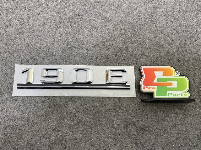 新品!Cクラス W201 純正 リア エンブレム/オーナメント A2018172015 メッキ メルセデスベンツ(147276)