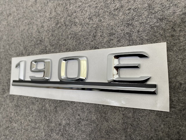 新品!Cクラス W201 純正 リア エンブレム/オーナメント A2018172015 メッキ メルセデスベンツ(147276)