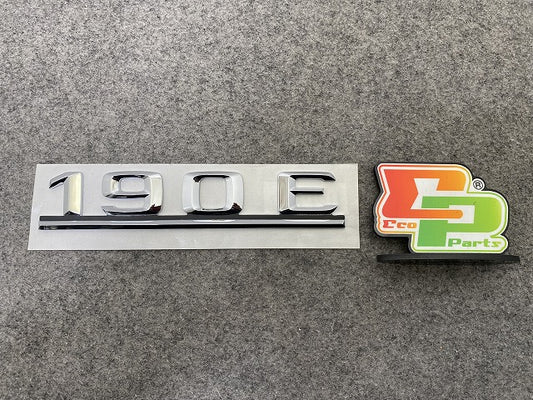 新品!Cクラス W201 純正 リア エンブレム/オーナメント A2018172015 メッキ メルセデスベンツ(147277)