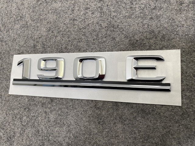 新品!Cクラス W201 純正 リア エンブレム/オーナメント A2018172015 メッキ メルセデスベンツ(147277)
