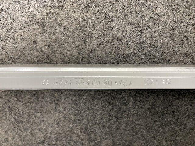新品!Sクラス W221 純正 左 リア ドア ウィンドウ フレーム A221 698 05 80 A2216980580 メッキ メルセデスベンツ(147285)