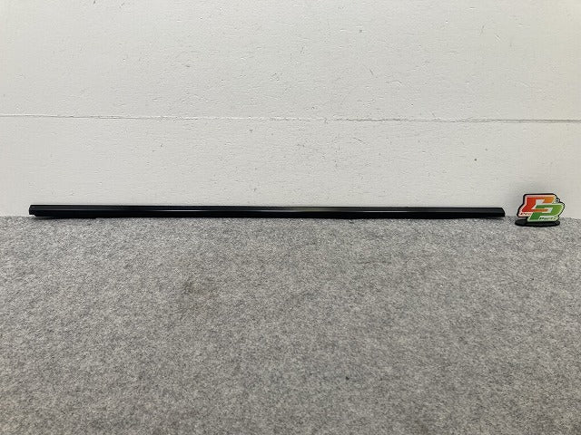 新品!5シリーズ E60/E61 純正 右 フロント ドア ベルトモール  51217207256 ブラック ソリッド BMW(147288)