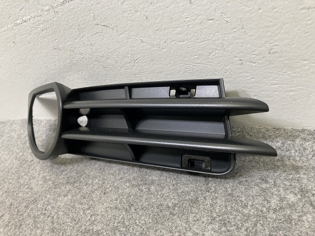 新品!A3 8P系 純正 右 フロント バンパー グリル 8P4 807 682B 8P4807682B 素地 アウディ(147290)
