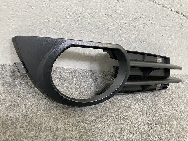 新品!A3 8P系 純正 右 フロント バンパー グリル 8P4 807 682B 8P4807682B 素地 アウディ(147291)