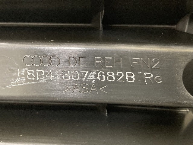 新品!A3 8P系 純正 右 フロント バンパー グリル 8P4 807 682B 8P4807682B 素地 アウディ(147294)