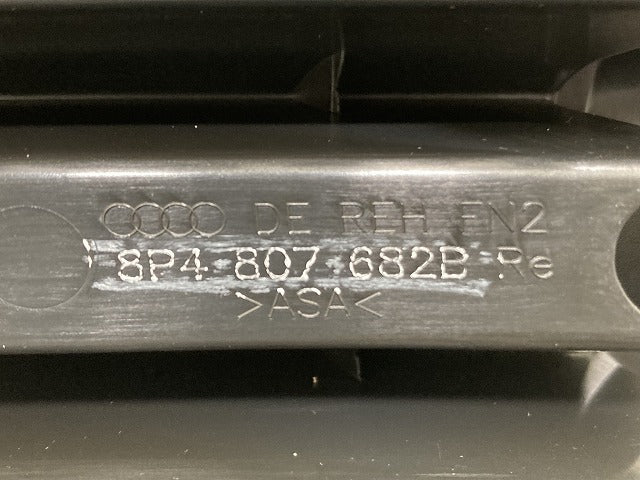 新品!A3 8P系 純正 右 フロント バンパー グリル 8P4 807 682B 8P4807682B 素地 アウディ(147295)
