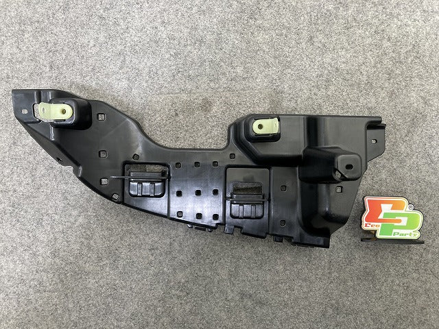 新品!Cクラス W205 純正 左 リア バンパー ブラケット A 205 885 50 14 A2058855014 未塗装 メルセデスベンツ(147296)