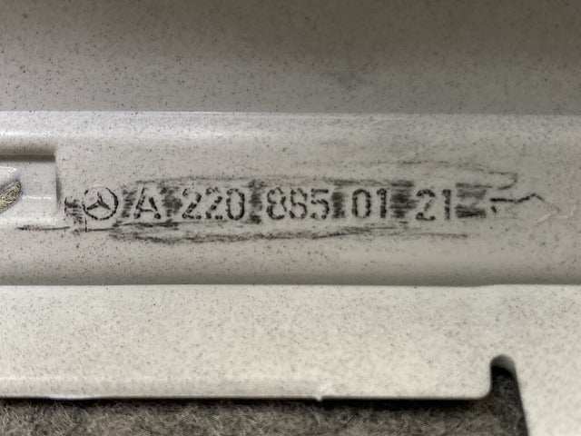 新品!Sクラス W220 純正 左 フロント バンパー モール A 220 885 01 21 A22088501219999 サフ メルセデスベンツ(147297)