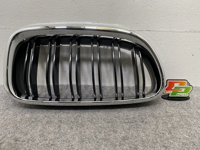 新品!5シリーズ F10 純正 右 フロント グリル/ラジエーターグリル 8057226 51138057224 ブラック ソリッド BMW(147308)