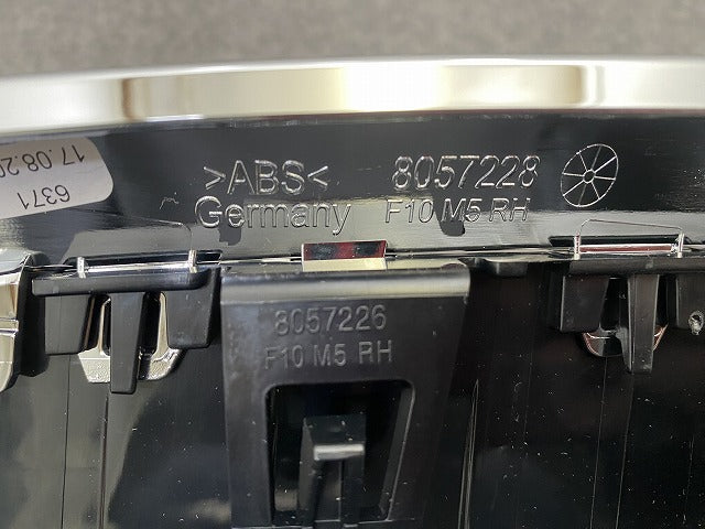 新品!5シリーズ F10 純正 右 フロント グリル/ラジエーターグリル 8057226 51138057224 ブラック ソリッド BMW(147308)