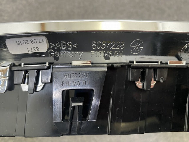 新品!5シリーズ F10 純正 右 フロント グリル/ラジエーターグリル 8057226 51138057224 ブラック ソリッド BMW(147309)