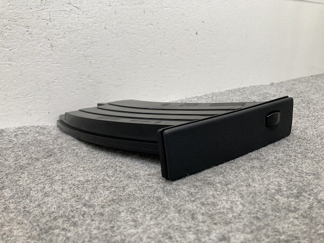 新品!5シリーズ E60/E61 純正 右  ドリンクホルダー 右ハンドル用 5145 7 063 104-04 51459125624 素地 BMW(147328)