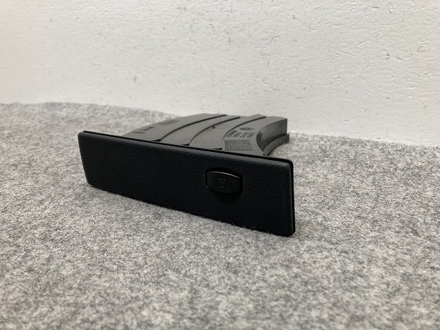 新品!5シリーズ E60/E61 純正 右  ドリンクホルダー 右ハンドル用 5145 7 063 104-04 51459125624 素地 BMW(147328)