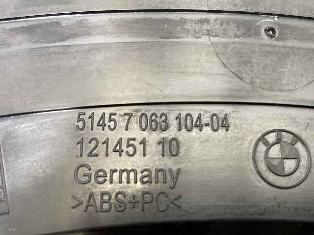 新品!5シリーズ E60/E61 純正 右  ドリンクホルダー 右ハンドル用 5145 7 063 104-04 51459125624 素地 BMW(147328)