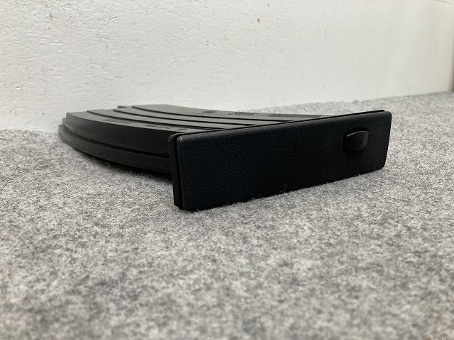 新品!5シリーズ E60/E61 純正 右  ドリンクホルダー 右ハンドル用 5145 7 063 104-04 51459125624 素地 BMW(147329)
