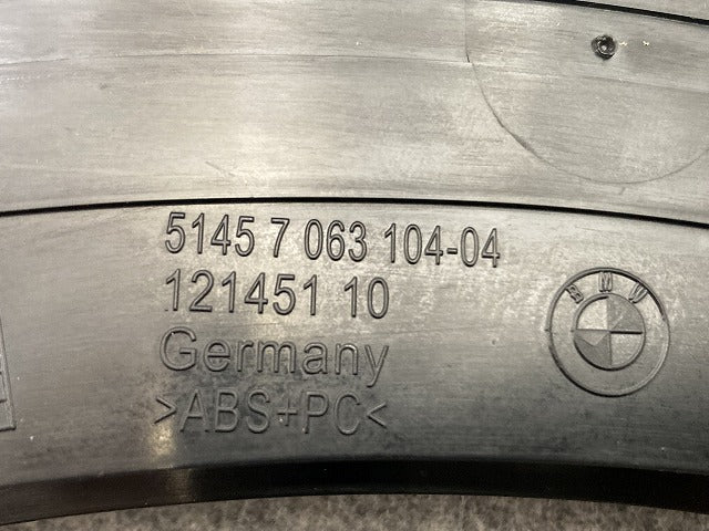 新品!5シリーズ E60/E61 純正 右  ドリンクホルダー 右ハンドル用 5145 7 063 104-04 51459125624 素地 BMW(147329)