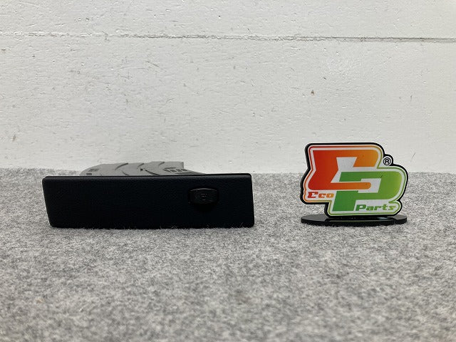 新品!5シリーズ E60/E61 純正 右  ドリンクホルダー 右ハンドル用 5145 7 063 104-04 51459125624 素地 BMW(147330)