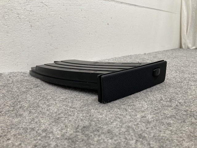 新品!5シリーズ E60/E61 純正 右  ドリンクホルダー 右ハンドル用 5145 7 063 104-04 51459125624 素地 BMW(147330)
