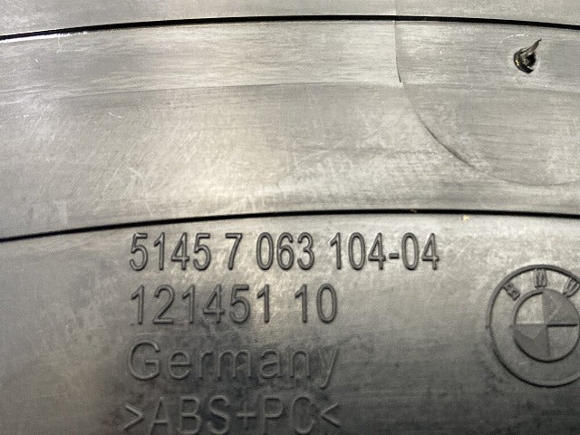 新品!5シリーズ E60/E61 純正 右  ドリンクホルダー 右ハンドル用 5145 7 063 104-04 51459125624 素地 BMW(147330)