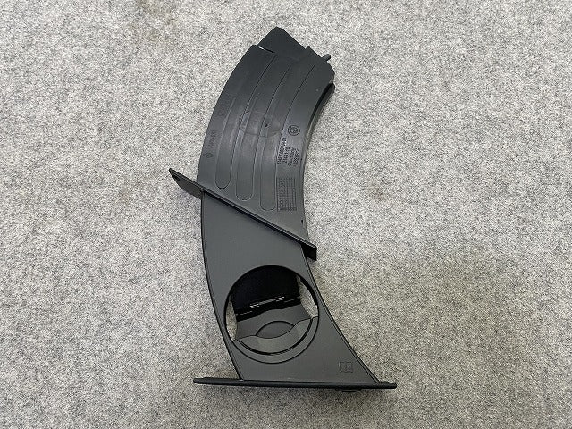 新品!5シリーズ E60/E61 純正 右  ドリンクホルダー 右ハンドル用 5145 7 063 104-04 51459125624 素地 BMW(147330)
