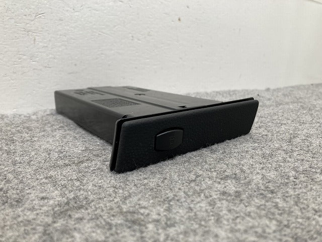 新品!5シリーズ E60/E61 純正 左  助手席 ドリンクホルダー/カップホルダー 左ハンドル用 5145 7 047 145 51459125626 素地 BMW(147338)