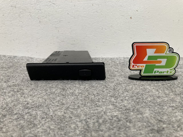 新品!5シリーズ E60/E61 純正 左  ドリンクホルダー/カップホルダー 5145 7 063 178- 51459125628 素地 BMW(147339)