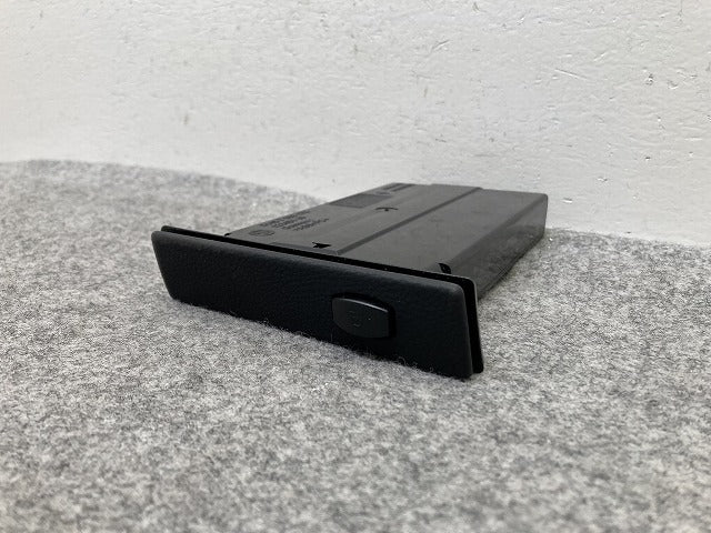 新品!5シリーズ E60/E61 純正 左  ドリンクホルダー/カップホルダー 5145 7 063 178- 51459125628 素地 BMW(147339)