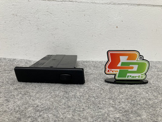 新品!5シリーズ E60/E61 純正 左  ドリンクホルダー/カップホルダー 5145 7 063 178- 51459125628 素地 BMW(147340)