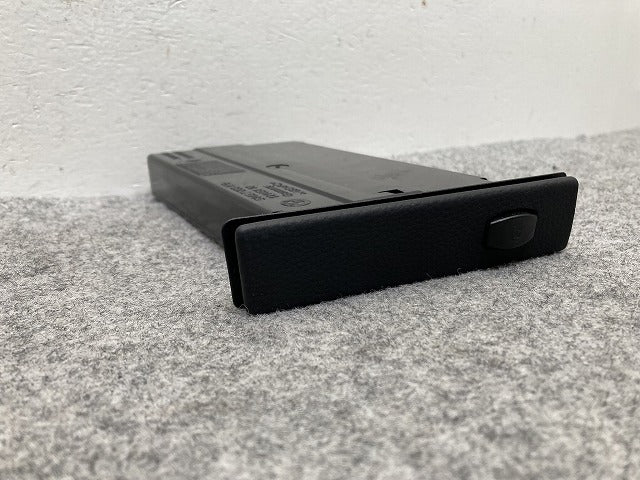 新品!5シリーズ E60/E61 純正 左  ドリンクホルダー/カップホルダー 5145 7 063 178- 51459125628 素地 BMW(147340)