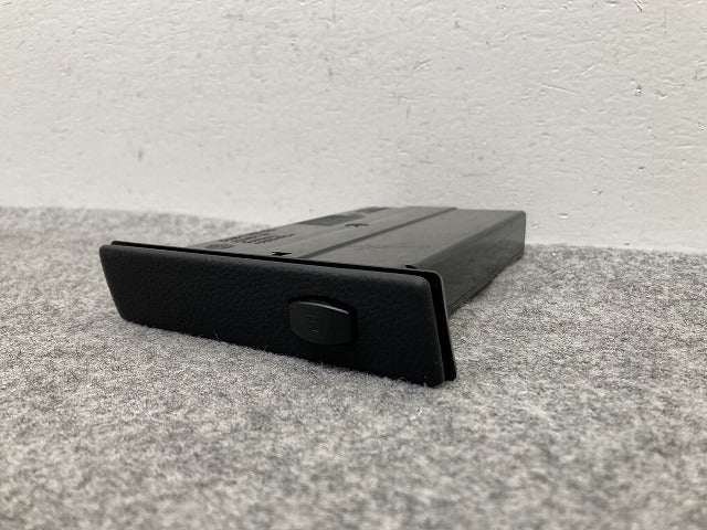 新品!5シリーズ E60/E61 純正 左  ドリンクホルダー/カップホルダー 5145 7 063 178- 51459125628 素地 BMW(147340)