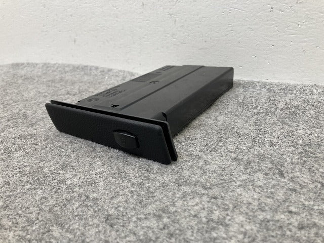 新品!5シリーズ E60/E61 純正 左  ドリンクホルダー/カップホルダー 5145 7 063 178- 51459125628 素地 BMW(147341)