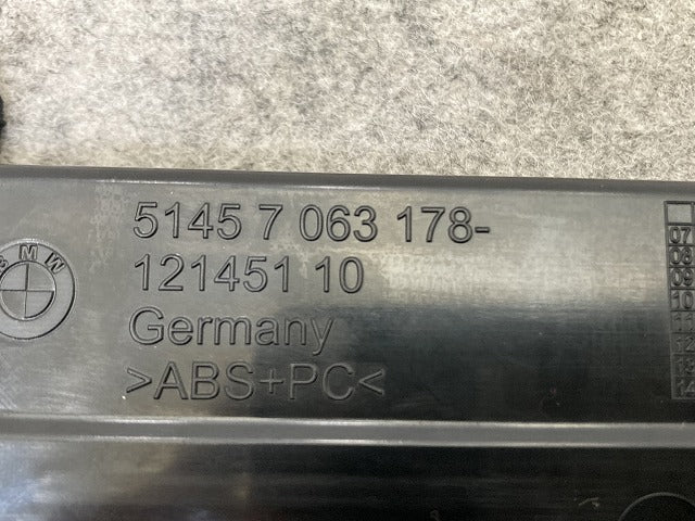 新品!5シリーズ E60/E61 純正 左  ドリンクホルダー/カップホルダー 5145 7 063 178- 51459125628 素地 BMW(147341)