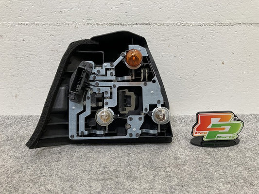 新品!3シリーズ E46 右 テールランプ/ライト/レンズ ハロゲン バルブホルダー 63.21-8 383 100 63217165954 BMW(147343)