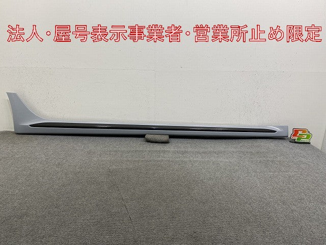 新品!A4(B9) 8W 系 純正 左 サイドステップ/サイドスカート 8W9.853.856.C/F 8W9853856FGRU サフ アウディ(147363)
